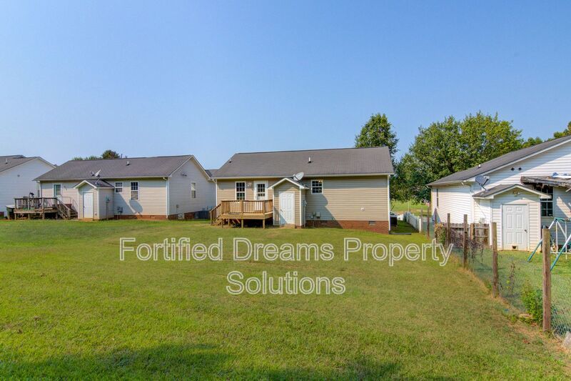Available June 7 | 3-Bedroom, 2-Bath Home in Greensboro property image