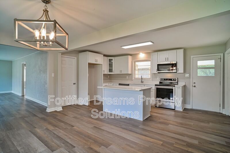 Incredible 3 Bedroom & 2 bathroom Archdale House full of Charm! property image