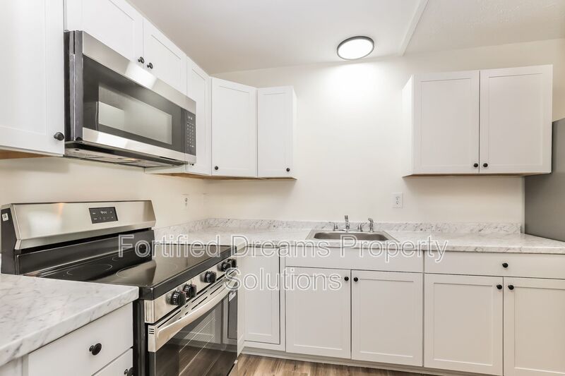 2 bed, 1 and a half bath- townhouse style duplex in High Point- Accepting Housing Vouchers property image