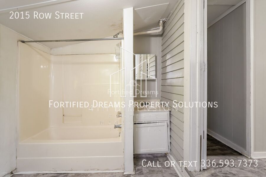 2015 Row Street | 2 Bed & 1 Bath property image