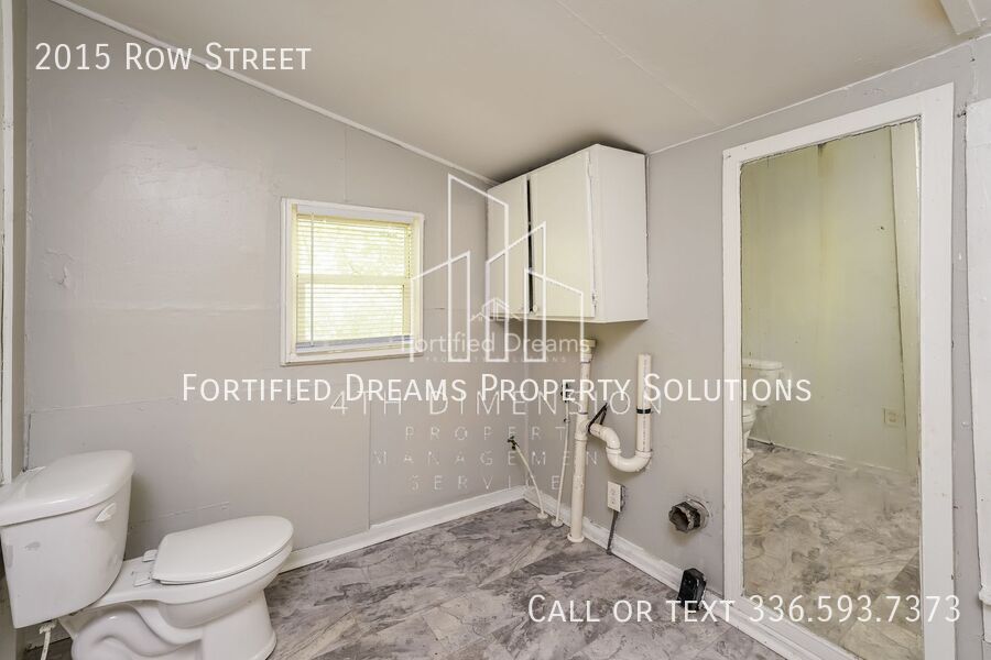 2015 Row Street | 2 Bed & 1 Bath property image