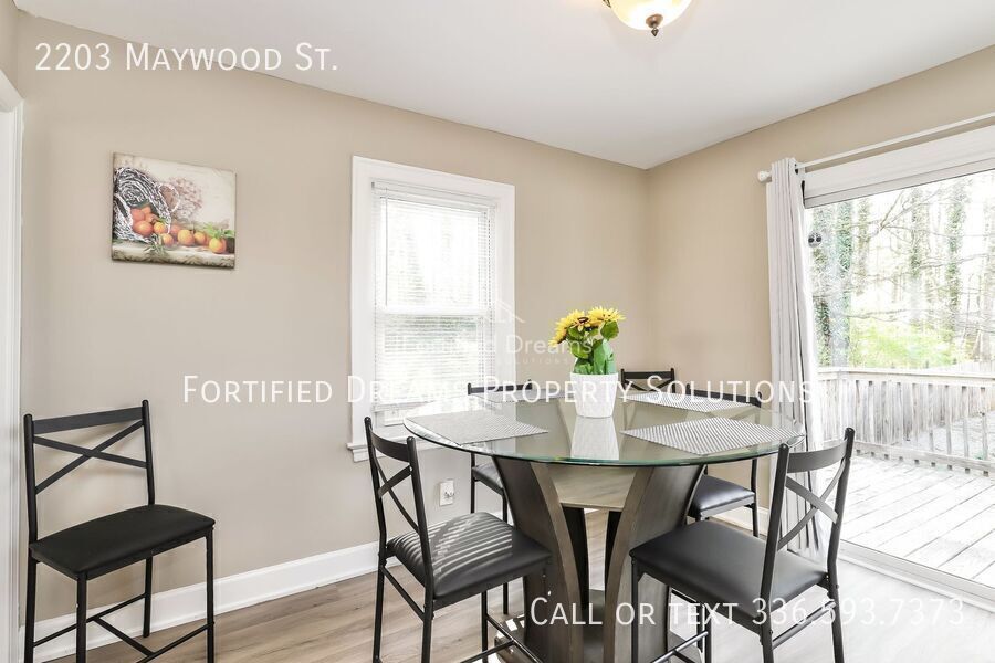 Maywood Muse The Stylish GSO City Retreat | Walkable Vibes & Historic Charm property image