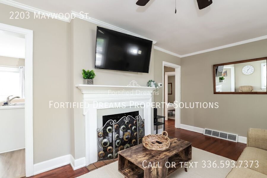 Maywood Muse The Stylish GSO City Retreat | Walkable Vibes & Historic Charm property image