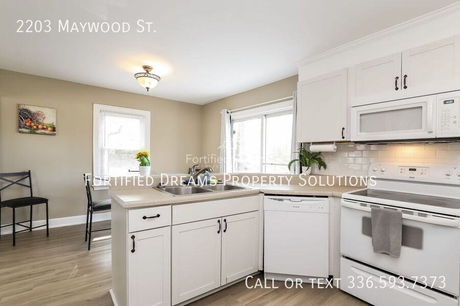 Maywood Muse The Stylish GSO City Retreat | Walkable Vibes & Historic Charm property image