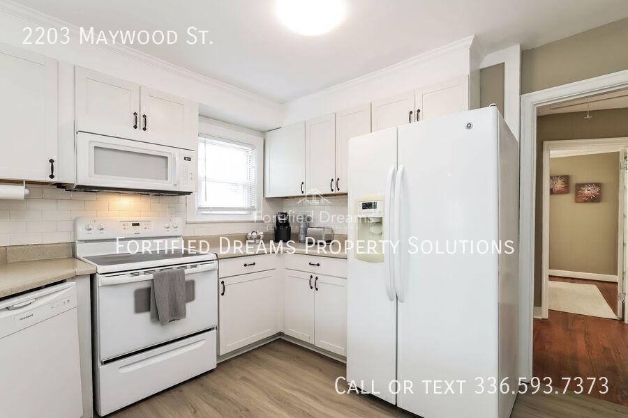 Maywood Muse The Stylish GSO City Retreat | Walkable Vibes & Historic Charm property image