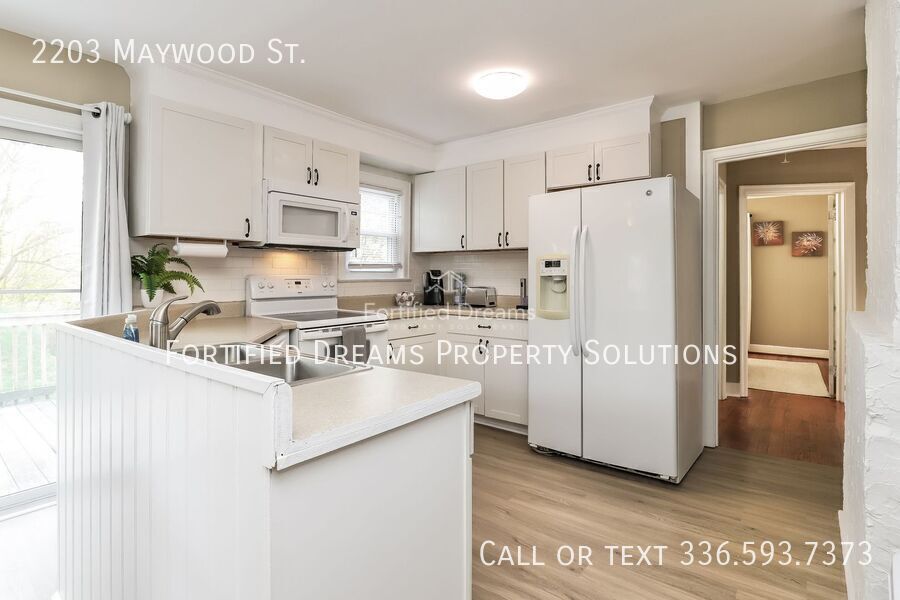 Maywood Muse The Stylish GSO City Retreat | Walkable Vibes & Historic Charm property image