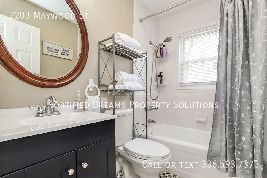 Maywood Muse The Stylish GSO City Retreat | Walkable Vibes & Historic Charm property image
