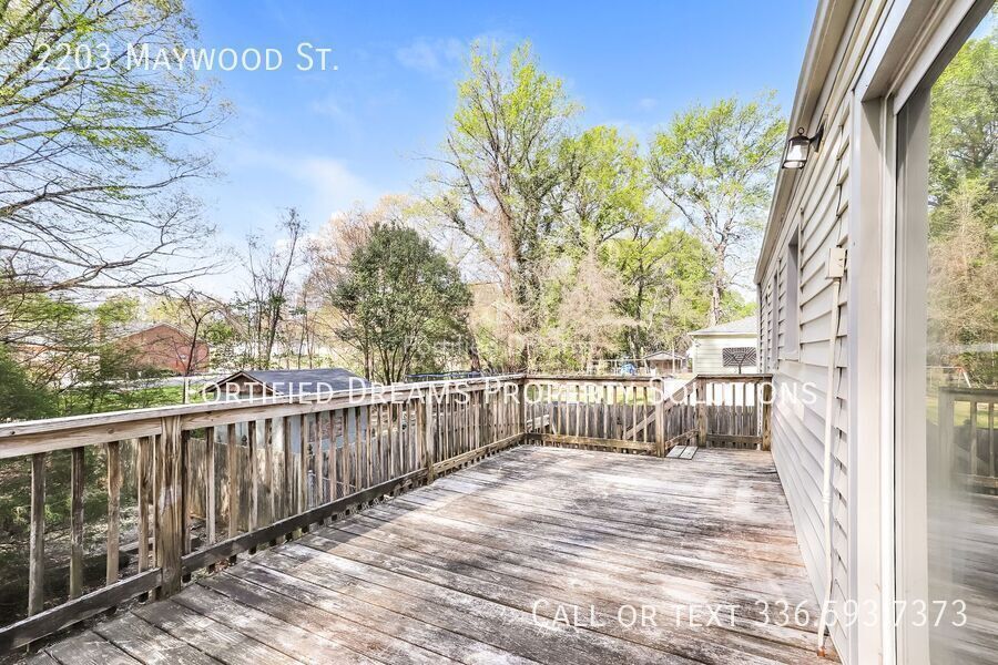Maywood Muse The Stylish GSO City Retreat | Walkable Vibes & Historic Charm property image