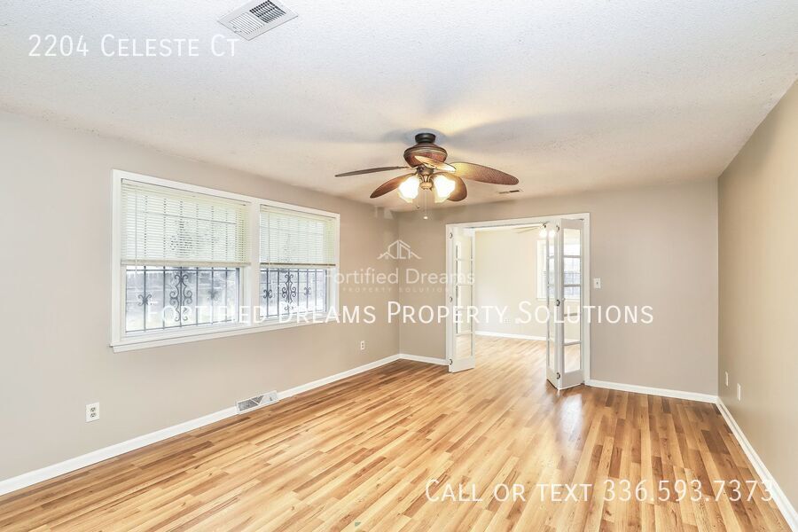 3 bedroom, 1.5 bath, brick ranch on cul-de-sac, fully fenced back yard, Greensboro property image