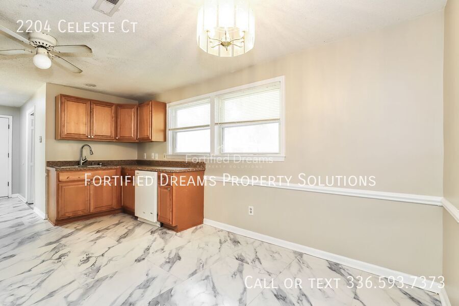 3 bedroom, 1.5 bath, brick ranch on cul-de-sac, fully fenced back yard, Greensboro property image