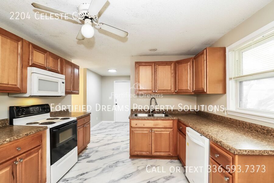 3 bedroom, 1.5 bath, brick ranch on cul-de-sac, fully fenced back yard, Greensboro property image