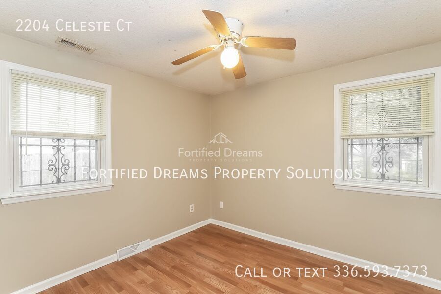 3 bedroom, 1.5 bath, brick ranch on cul-de-sac, fully fenced back yard, Greensboro property image