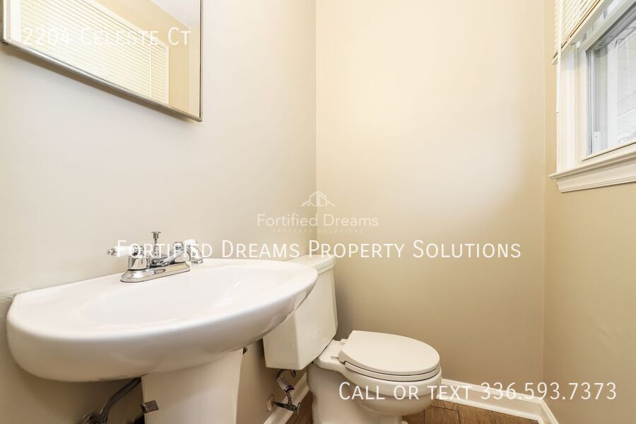3 bedroom, 1.5 bath, brick ranch on cul-de-sac, fully fenced back yard, Greensboro property image