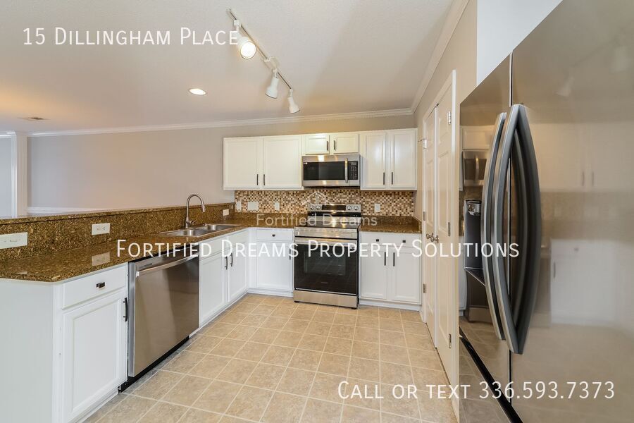 Centrally Located North Greensboro Townhome - Pisgah Church & Elm property image
