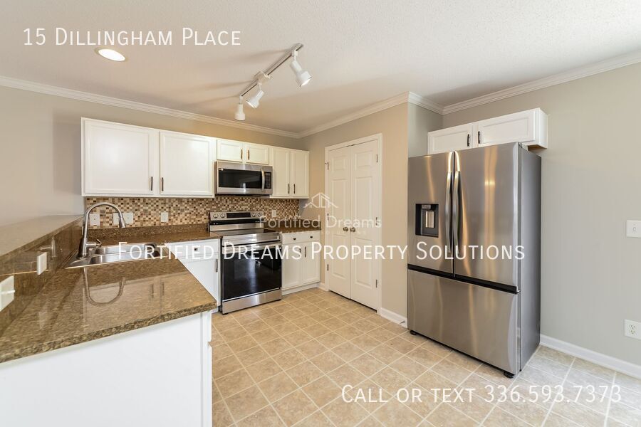 Centrally Located North Greensboro Townhome - Pisgah Church & Elm property image