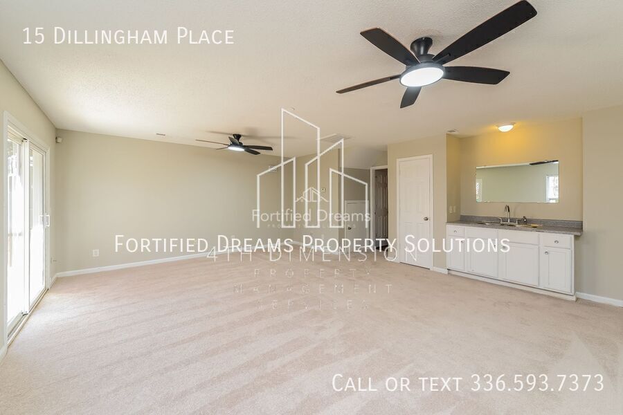 Centrally Located North Greensboro Townhome - Pisgah Church & Elm property image