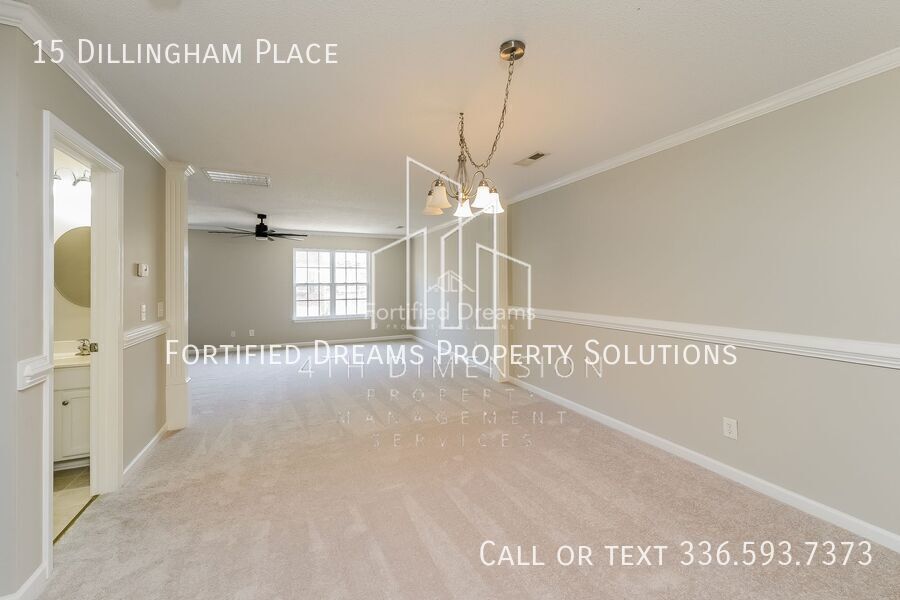 Centrally Located North Greensboro Townhome - Pisgah Church & Elm property image