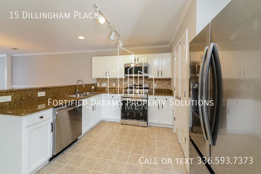 Centrally Located North Greensboro Townhome - Pisgah Church & Elm property image