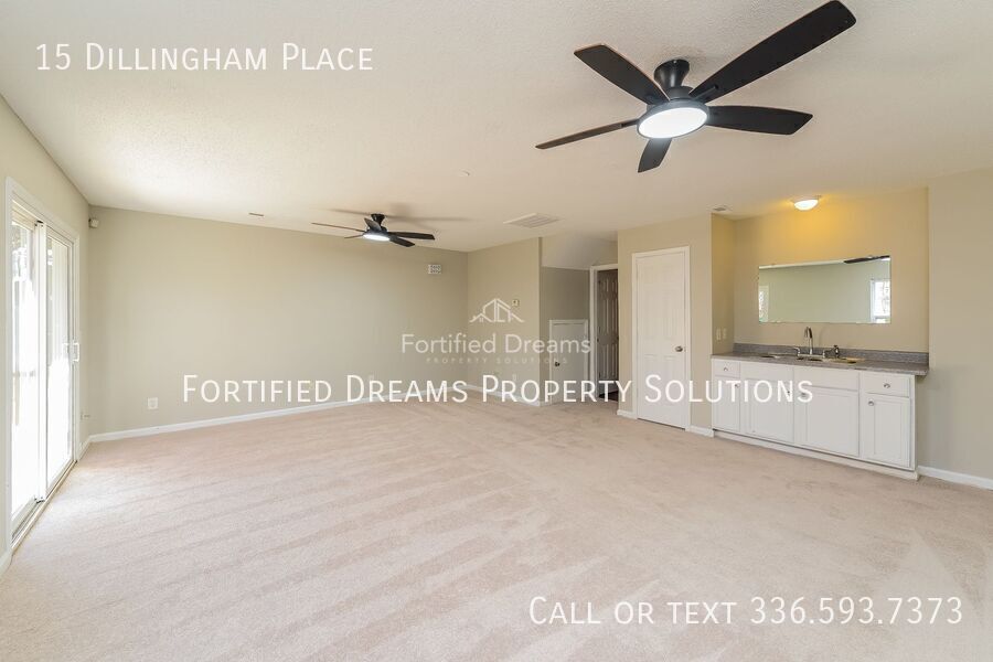 Centrally Located North Greensboro Townhome - Pisgah Church & Elm property image