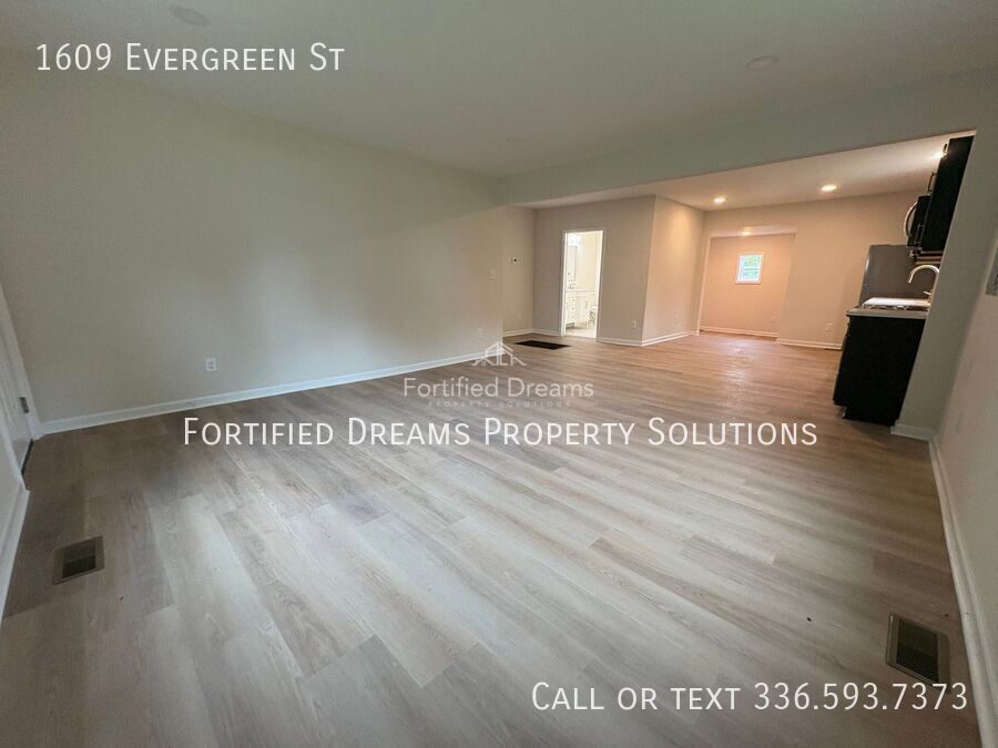 Welcoming 2 Bedroom Home Minutes from Downtown Durham! property image