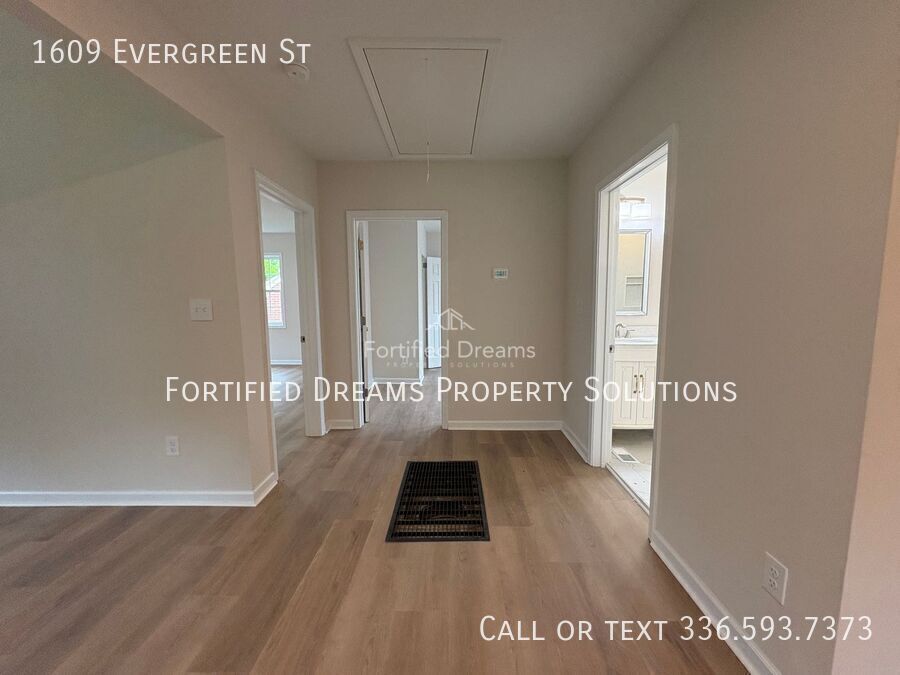 Welcoming 2 Bedroom Home Minutes from Downtown Durham! property image