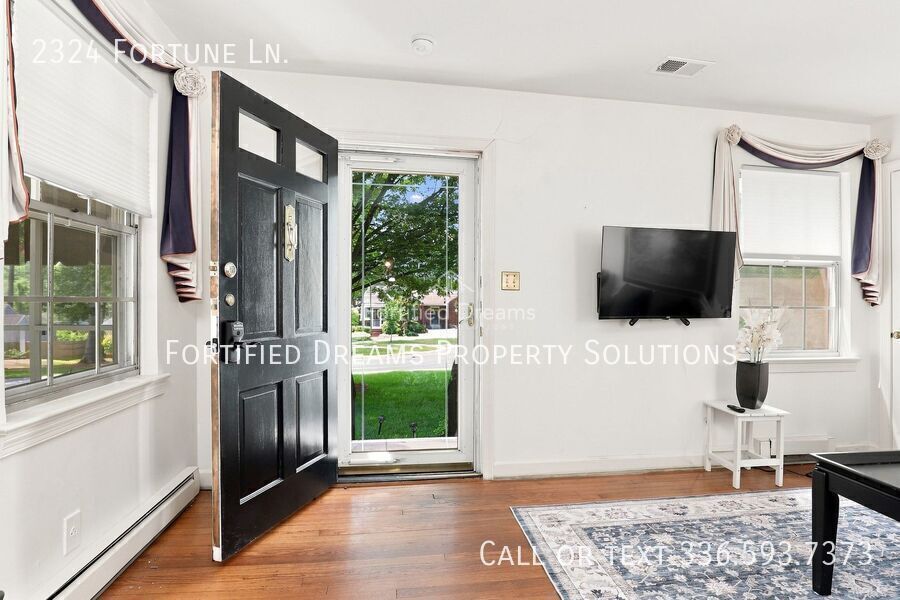 The Sunporch Bungalow – Guilford Hills, Fully Fully furnished and WIFI property image