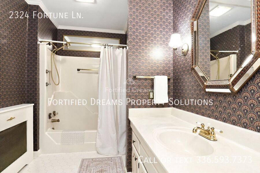 The Sunporch Bungalow – Guilford Hills, Fully Fully furnished and WIFI property image