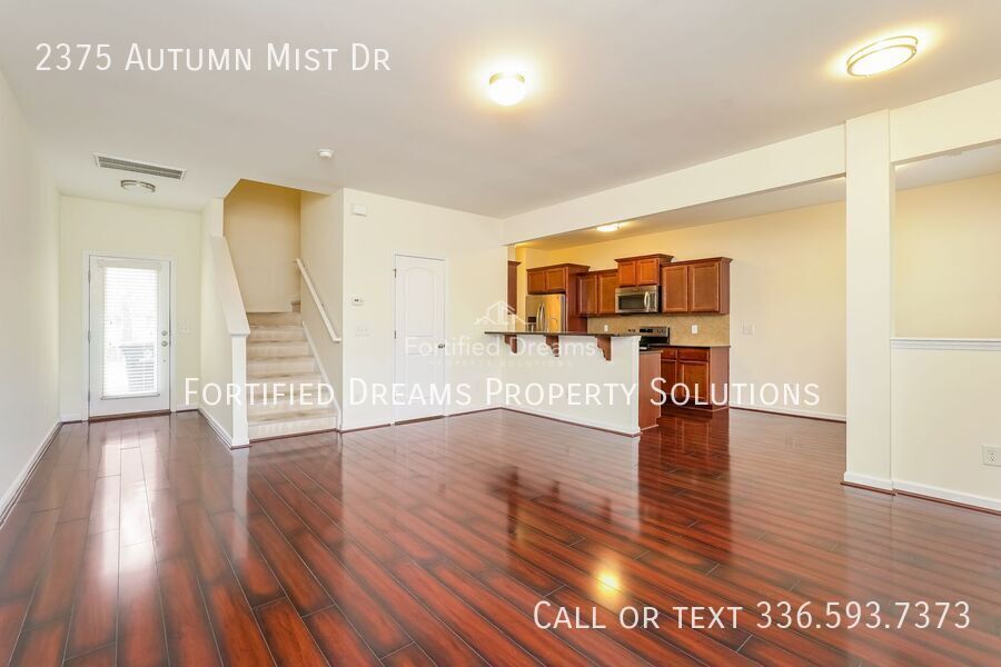 3 Bed, 2.5 Bath in Hillcrest Towne Center | 2-Car Garage, Community Pool property image