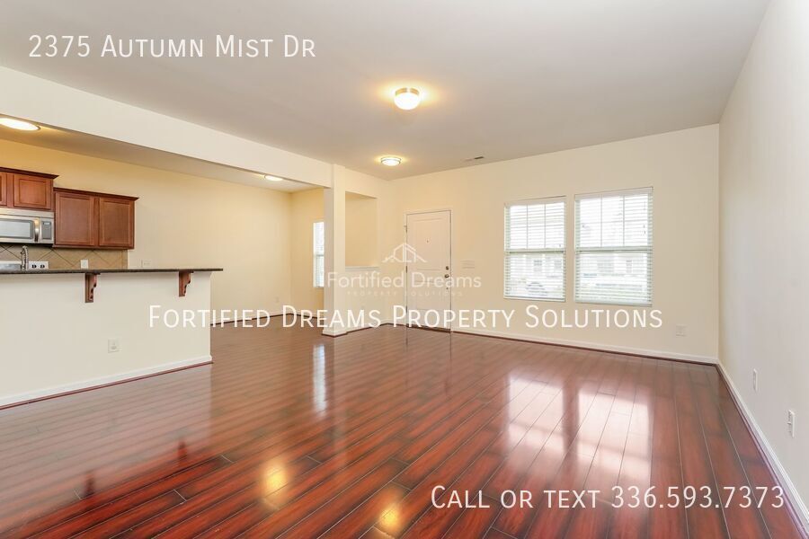 3 Bed, 2.5 Bath in Hillcrest Towne Center | 2-Car Garage, Community Pool property image