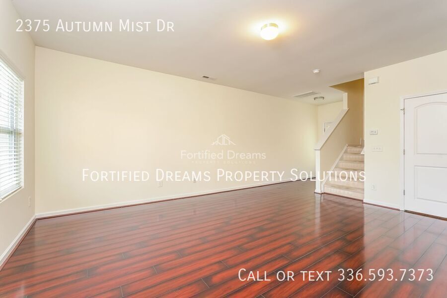 3 Bed, 2.5 Bath in Hillcrest Towne Center | 2-Car Garage, Community Pool property image