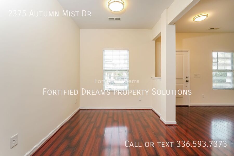 3 Bed, 2.5 Bath in Hillcrest Towne Center | 2-Car Garage, Community Pool property image