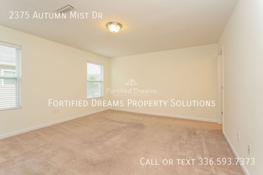 3 Bed, 2.5 Bath in Hillcrest Towne Center | 2-Car Garage, Community Pool property image