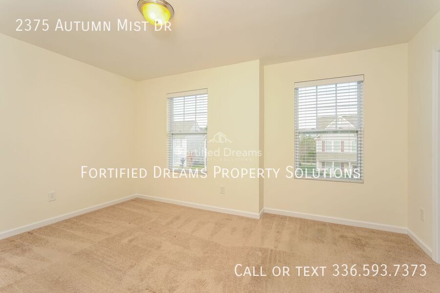 3 Bed, 2.5 Bath in Hillcrest Towne Center | 2-Car Garage, Community Pool property image