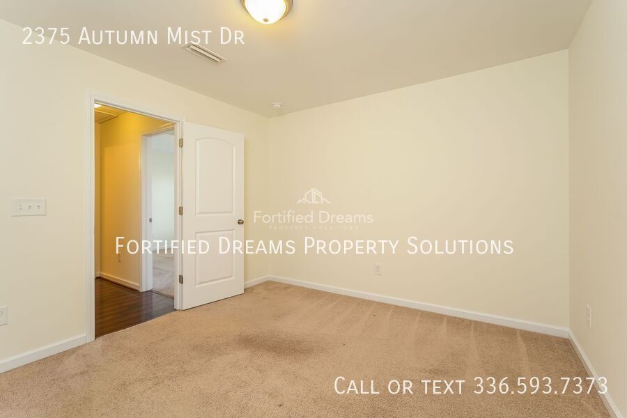 3 Bed, 2.5 Bath in Hillcrest Towne Center | 2-Car Garage, Community Pool property image