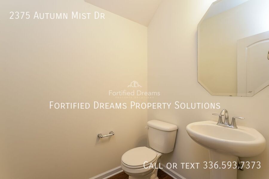 3 Bed, 2.5 Bath in Hillcrest Towne Center | 2-Car Garage, Community Pool property image