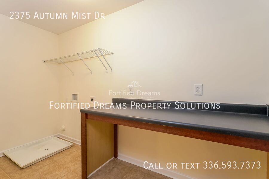 3 Bed, 2.5 Bath in Hillcrest Towne Center | 2-Car Garage, Community Pool property image