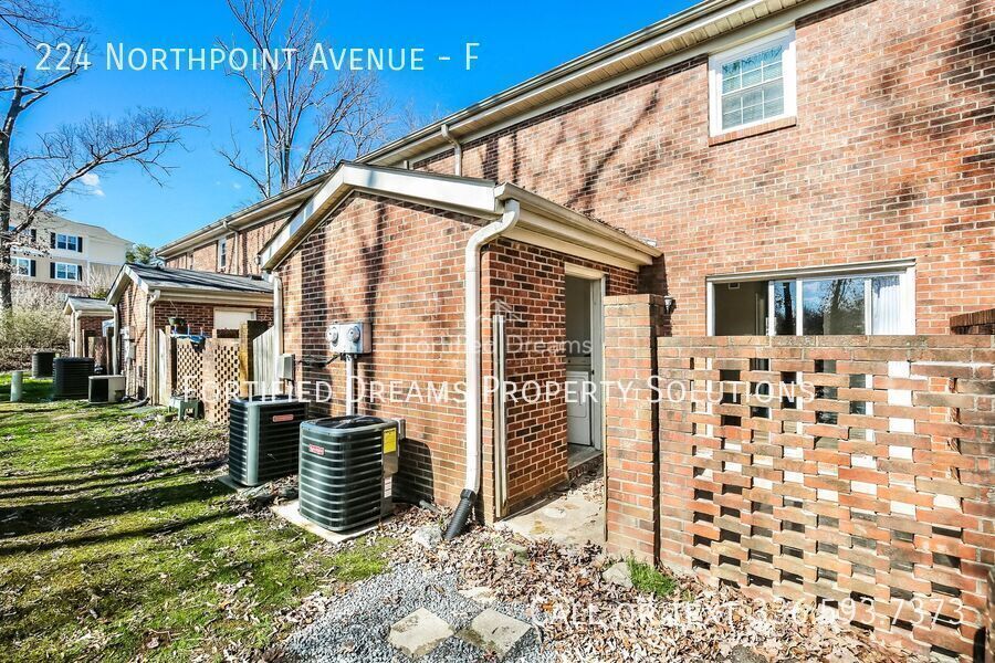 2 Bed, 1.5 Bath Townhome Condo in High Point, NC, 1,120 Sq Ft, Private Patio property image