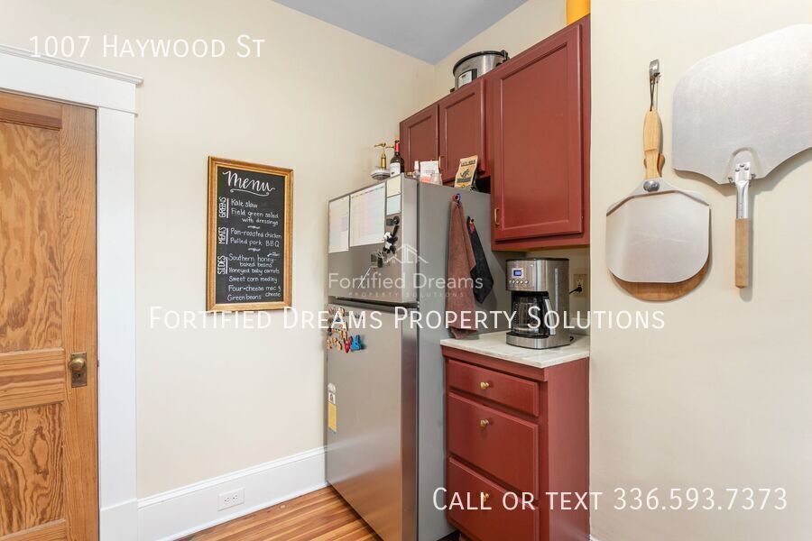 Charming Furnished Craftsman Bungalow, Rocking-Chair Porch, Near Downtown Greensboro & UNCG property image