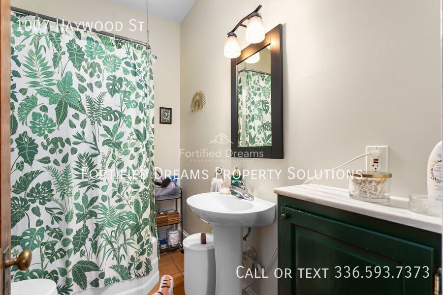 Charming Furnished Craftsman Bungalow, Rocking-Chair Porch, Near Downtown Greensboro & UNCG property image