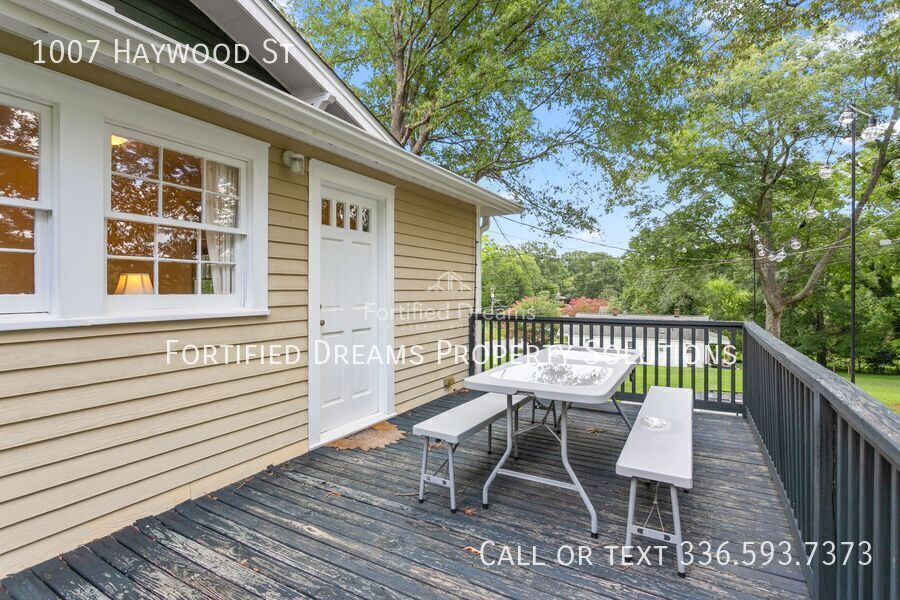 Charming Furnished Craftsman Bungalow, Rocking-Chair Porch, Near Downtown Greensboro & UNCG property image