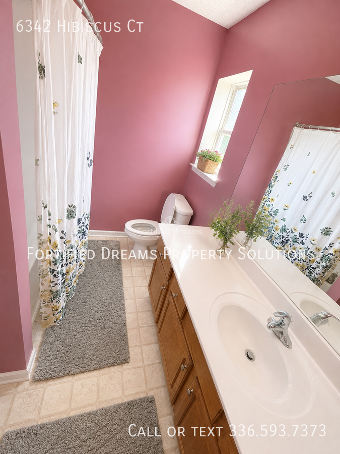THE BACKYARD, 3BR Townhome + Loft + Location! property image