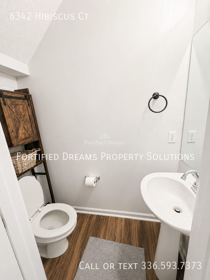 THE BACKYARD, 3BR Townhome + Loft + Location! property image