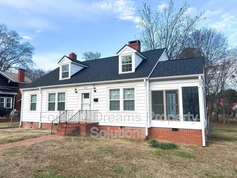 Historic Charm Meets Modern Comfort: Fully Furnished Mid-Term Rental in Siler City! property image