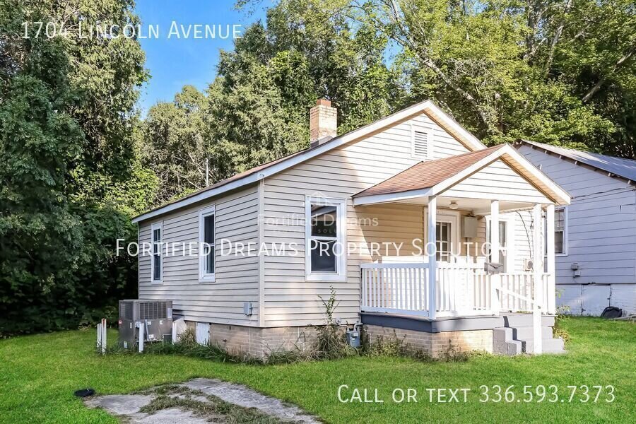 1704 Lincoln Ave | 2 Bed • 1 Bath | A House, A Yard, A Place of Your Own property image