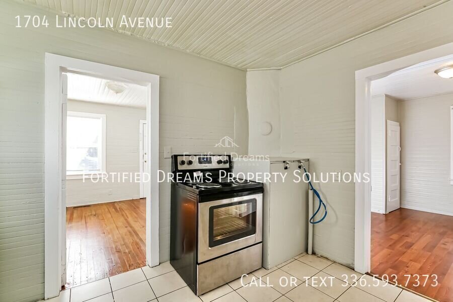 1704 Lincoln Ave | 2 Bed • 1 Bath | A House, A Yard, A Place of Your Own property image