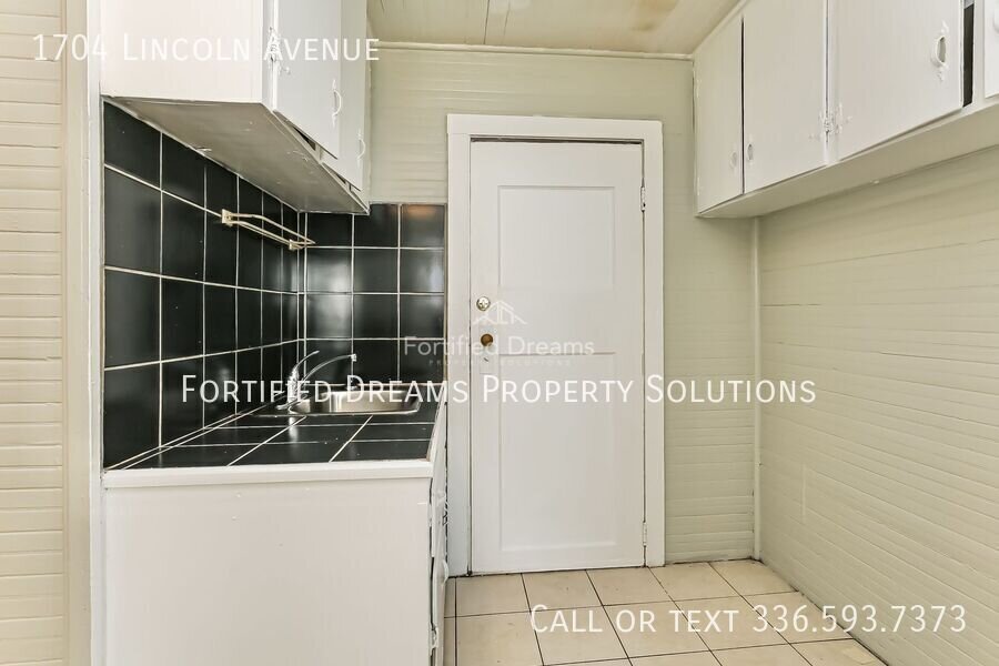 1704 Lincoln Ave | 2 Bed • 1 Bath | A House, A Yard, A Place of Your Own property image
