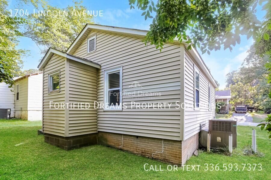 1704 Lincoln Ave | 2 Bed • 1 Bath | A House, A Yard, A Place of Your Own property image