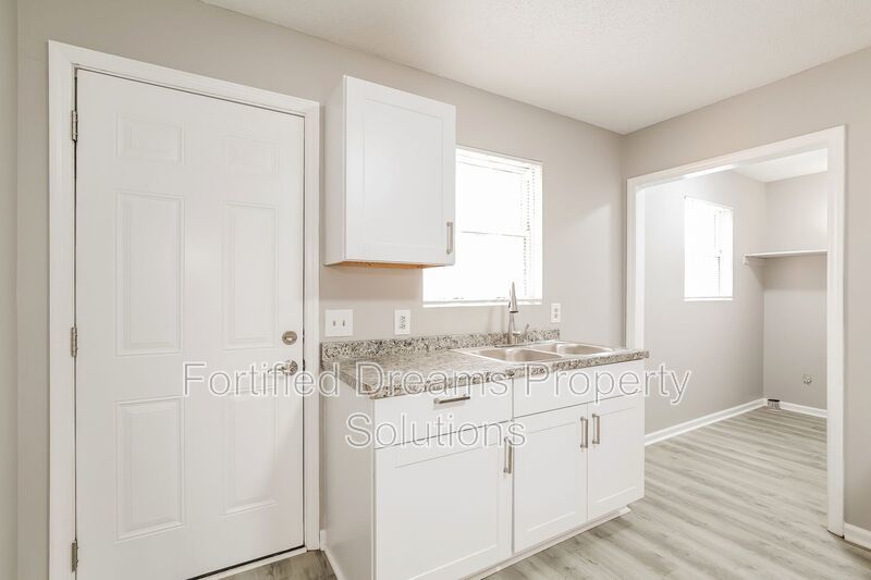 2208 Gable Way Unit B | 3-Bed, 2-Bath Duplex in High Point property image