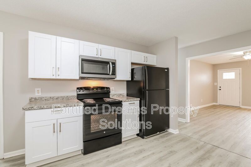 2208 Gable Way Unit B | 3-Bed, 2-Bath Duplex in High Point property image