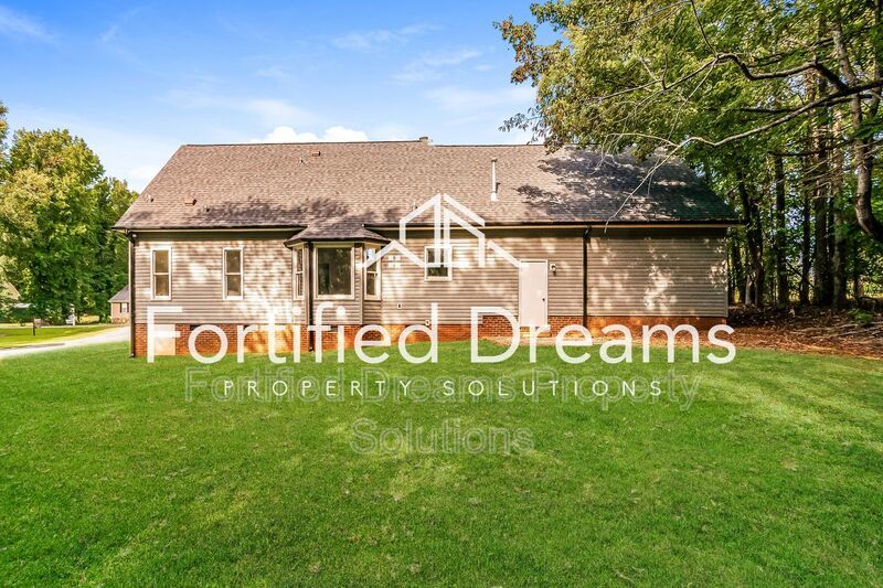 Fully Renovated 3 Bed / 3 Bath Home – Near Toyota Mega Site | Nearly 2,000 Sq Ft property image